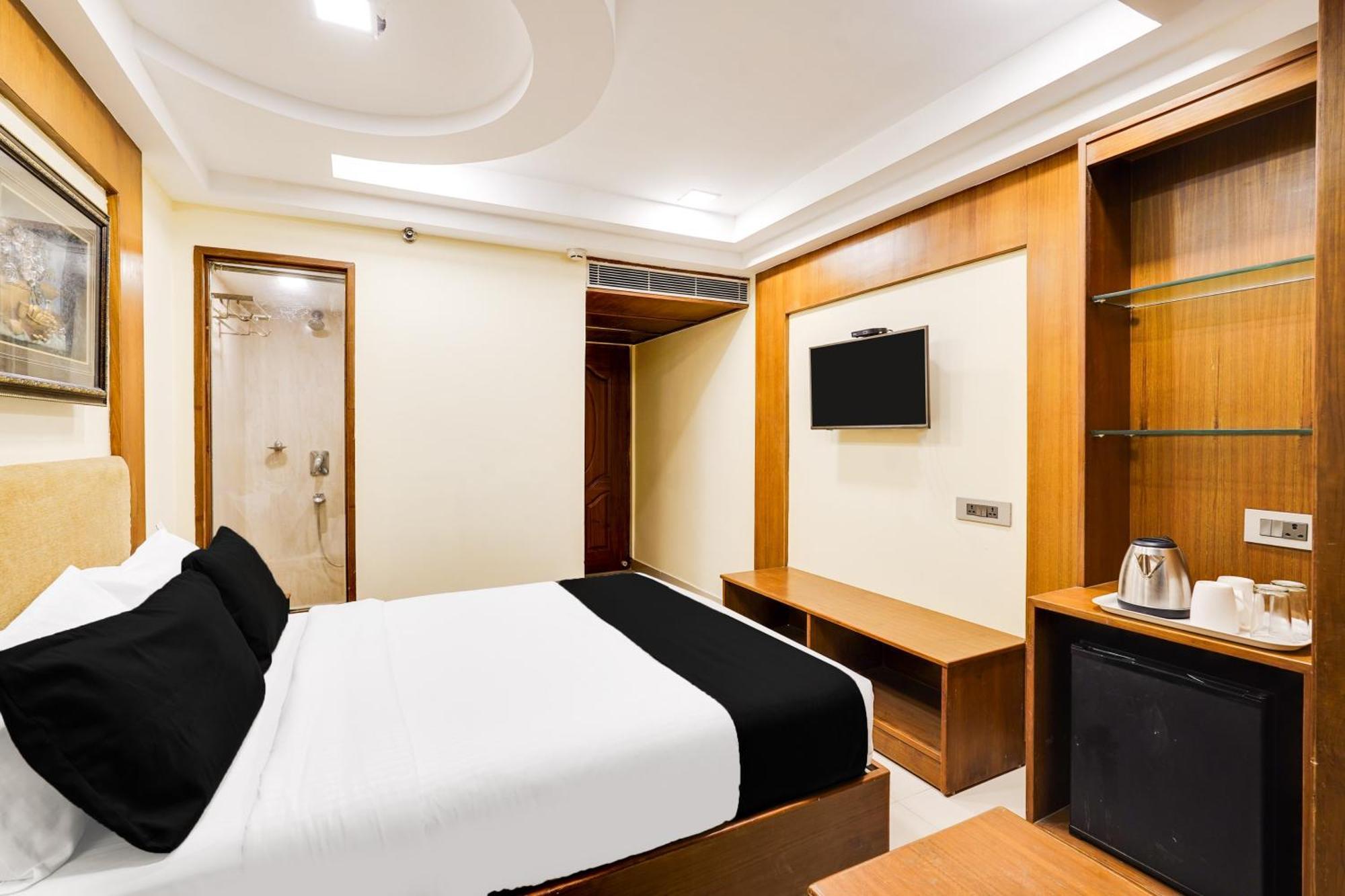 Super Townhouse Oak Alandur Near Chennai Airport Formerly Vijay Park Exterior foto