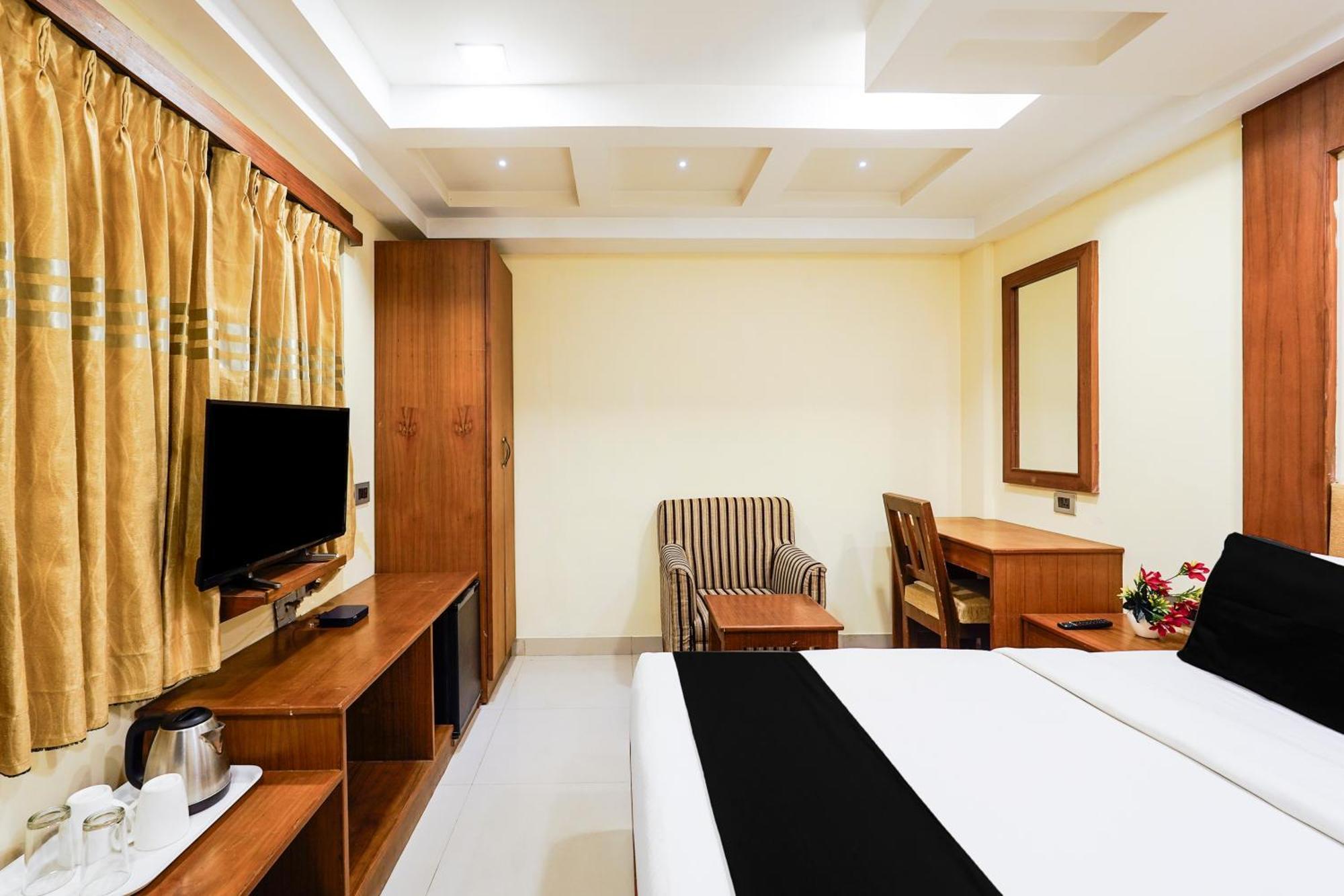 Super Townhouse Oak Alandur Near Chennai Airport Formerly Vijay Park Exterior foto
