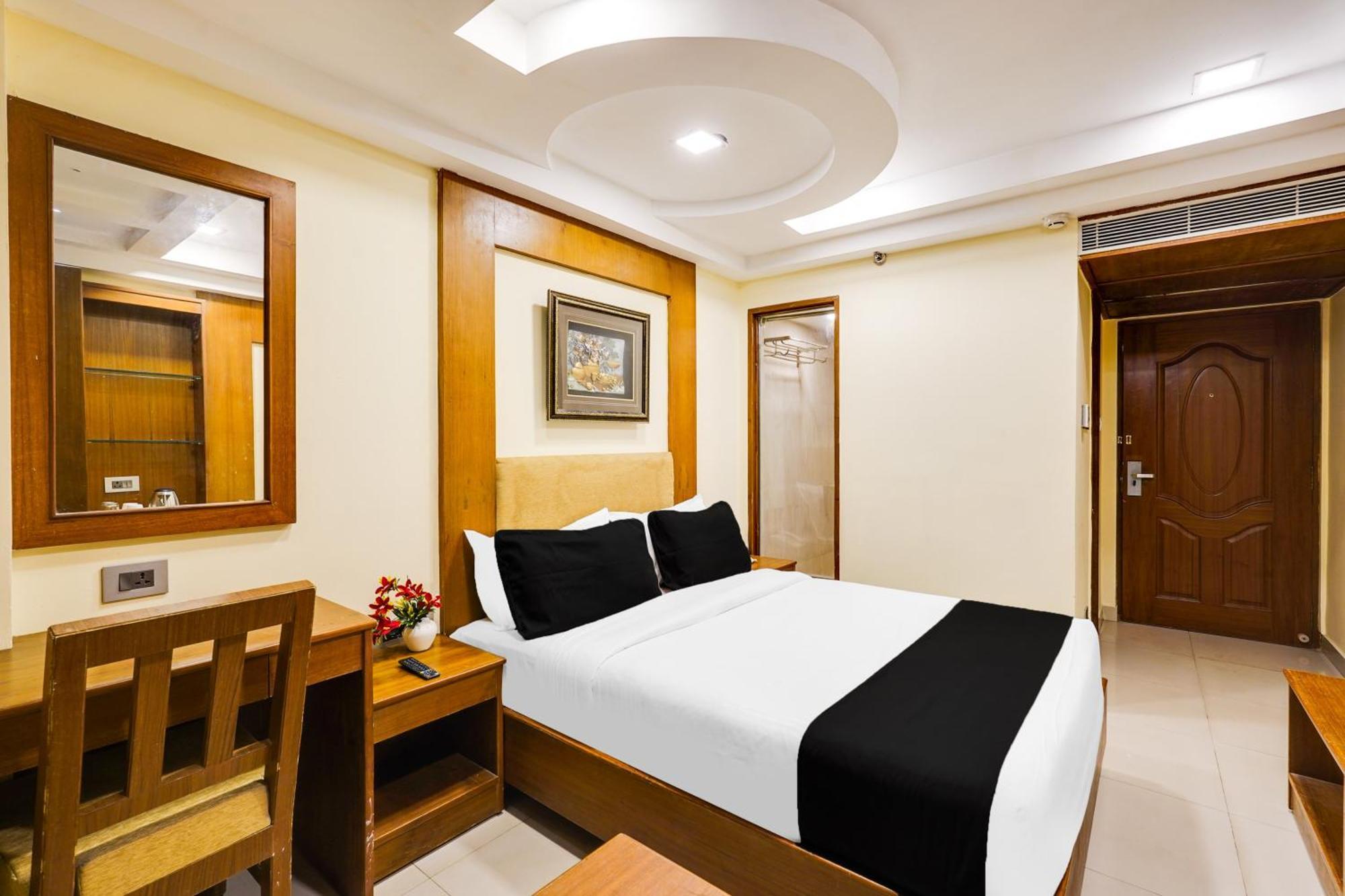 Super Townhouse Oak Alandur Near Chennai Airport Formerly Vijay Park Exterior foto