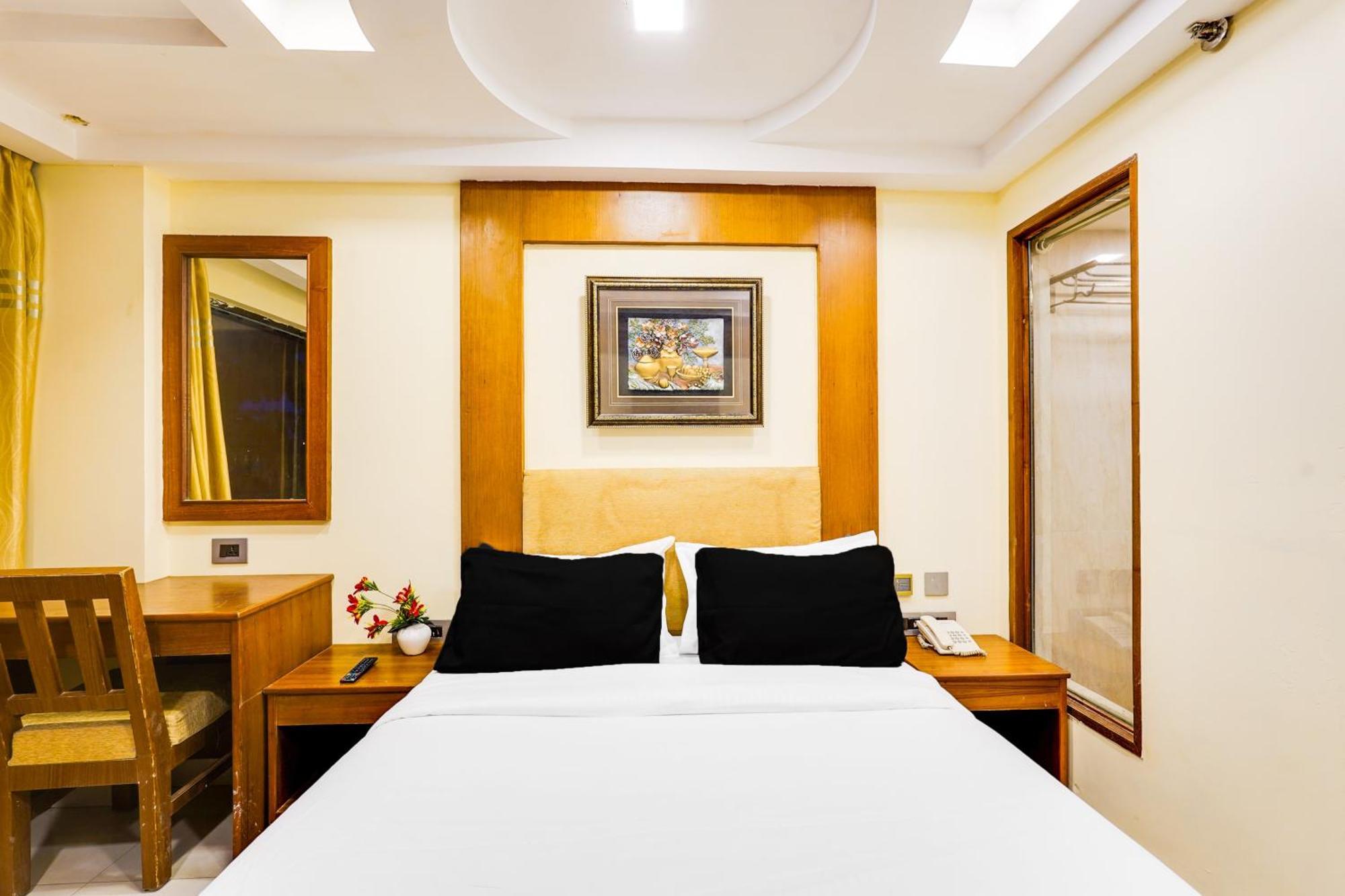 Super Townhouse Oak Alandur Near Chennai Airport Formerly Vijay Park Exterior foto