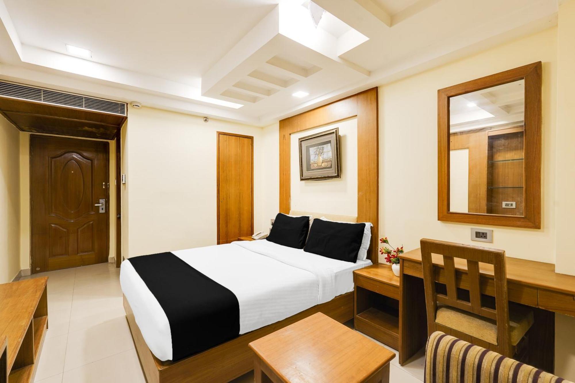 Super Townhouse Oak Alandur Near Chennai Airport Formerly Vijay Park Exterior foto
