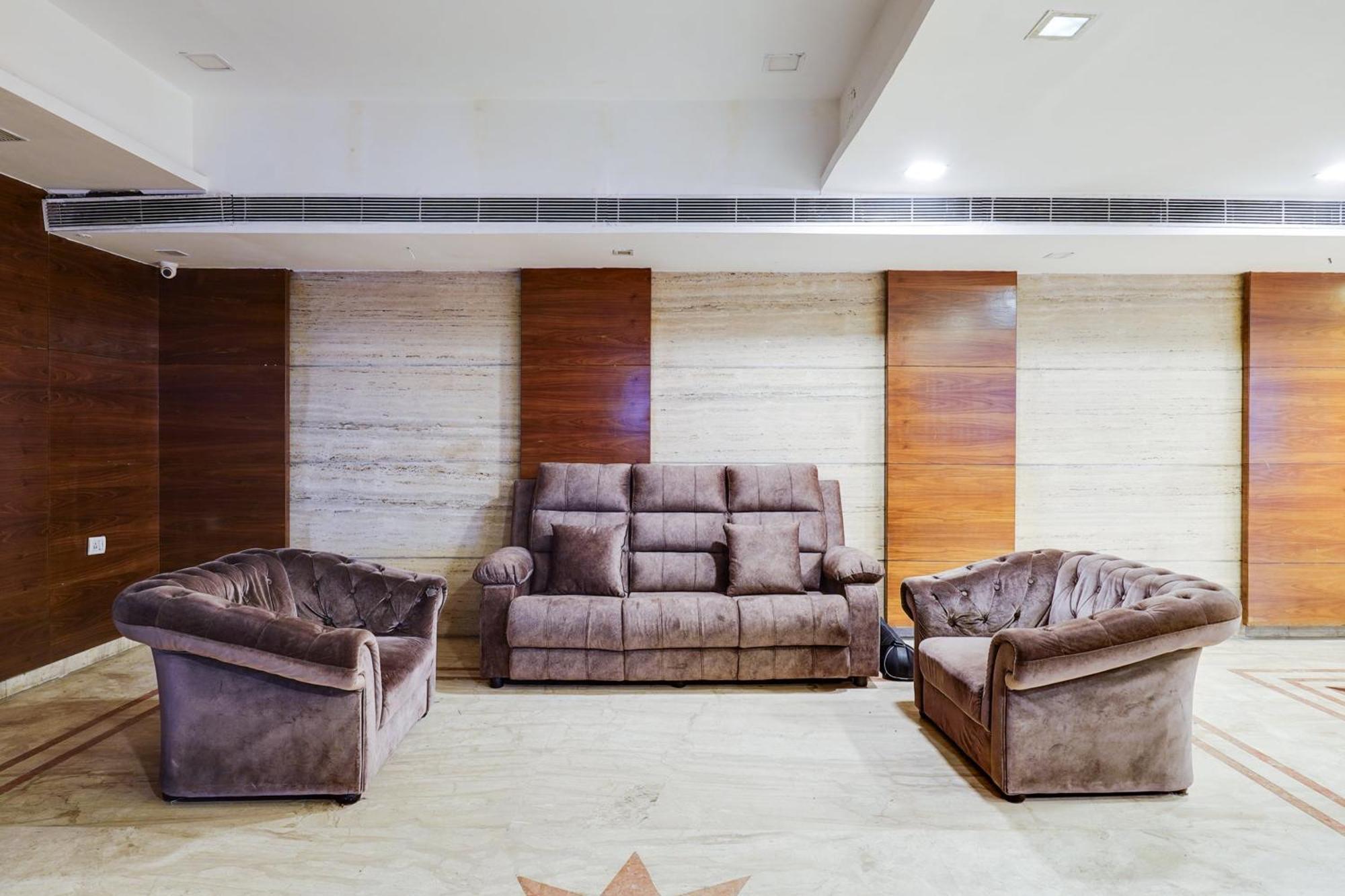 Super Townhouse Oak Alandur Near Chennai Airport Formerly Vijay Park Exterior foto